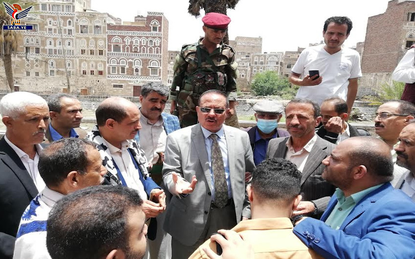 وزير الثقافة يتفقد مدينة صنعاء القديمة ويوجه بحل مشاكل المنازل المهجورة 27 06 2021
 