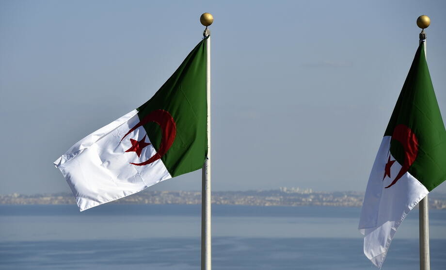  الحكومة الجزائرية تُجمد الضرائب والرسوم التي تضمنها قانون المالية 2022 على مواد غذائية 14 02 2022