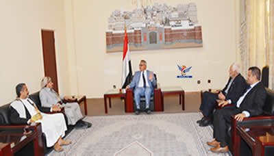  رئيس الوزراء يناقش مع أبو علي والزيكم أوضاع محافظة المحويت 16 01 2019 